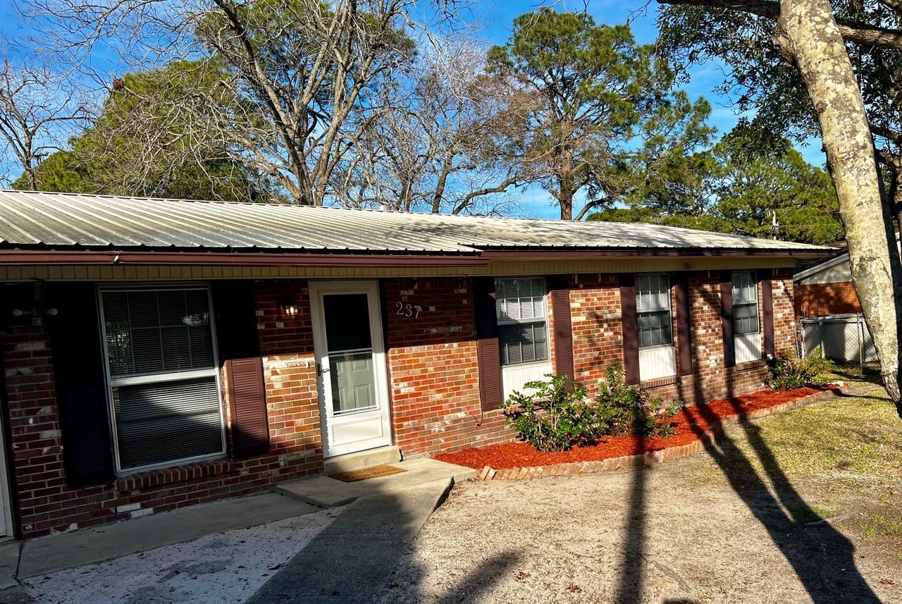 237 Deluna Rd Sw - Photo 2 of 26