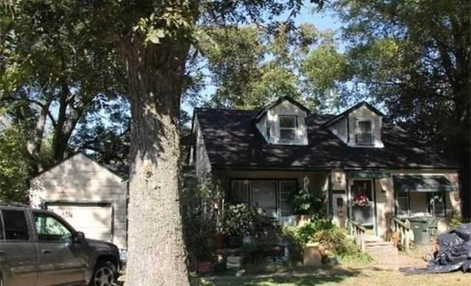 2107 Campbell St - Photo 2 of 32