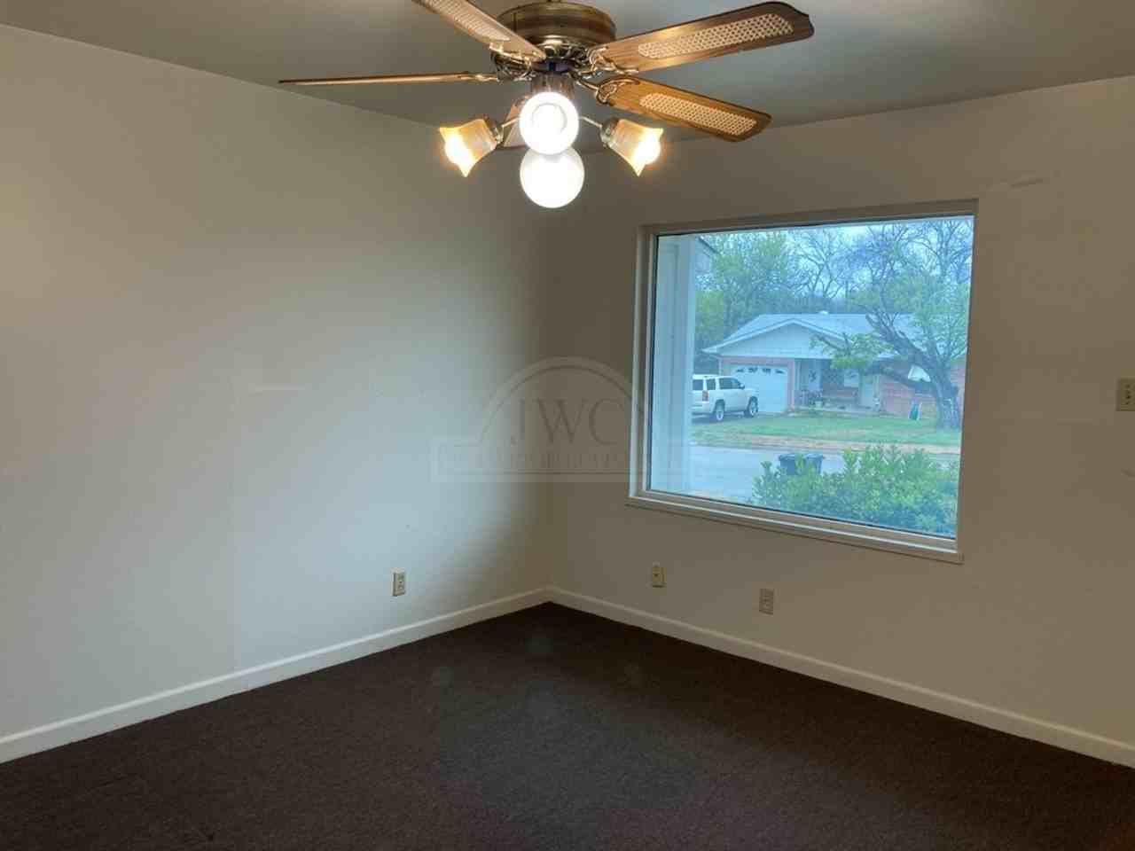 310 Prather Dr - Photo 2 of 17