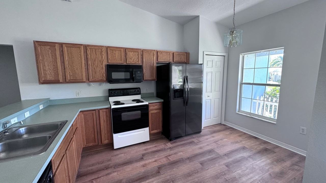 4855 Sparrow Dr - Photo 4 of 12