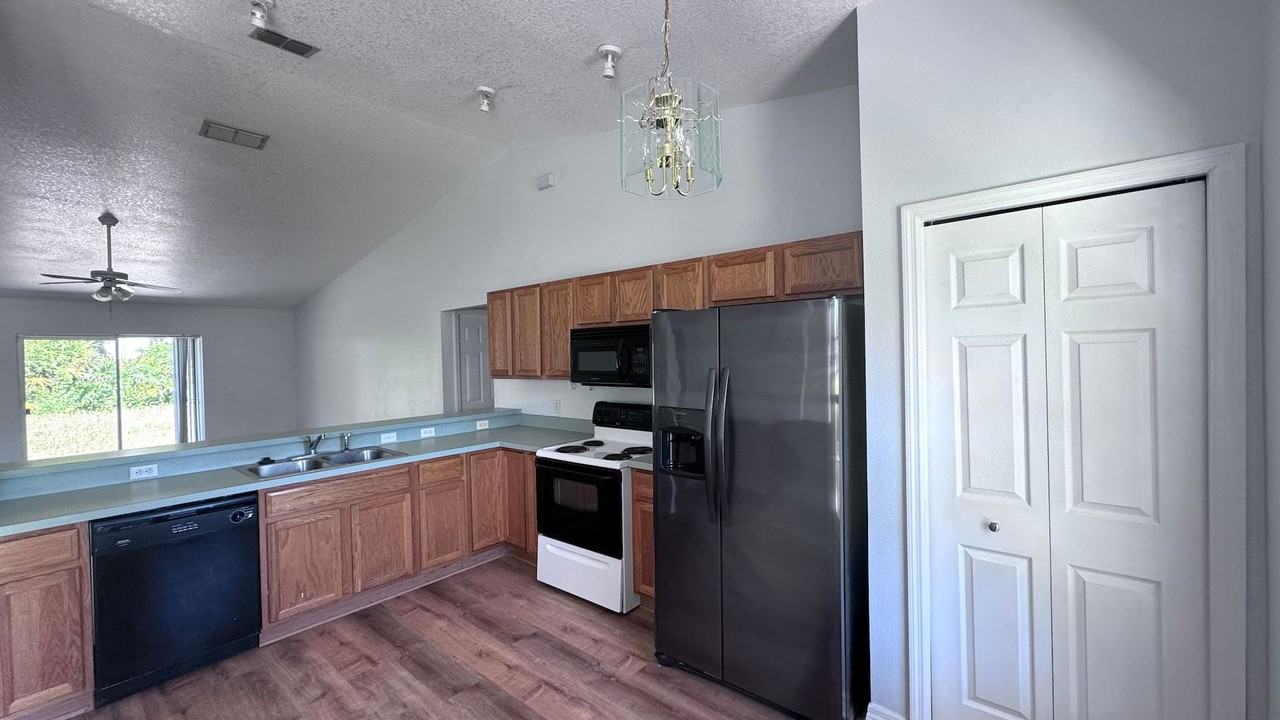 4855 Sparrow Dr - Photo 5 of 12