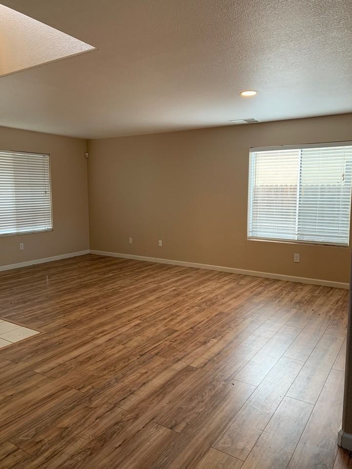 308 Roadrunner Dr - Photo 3 of 13