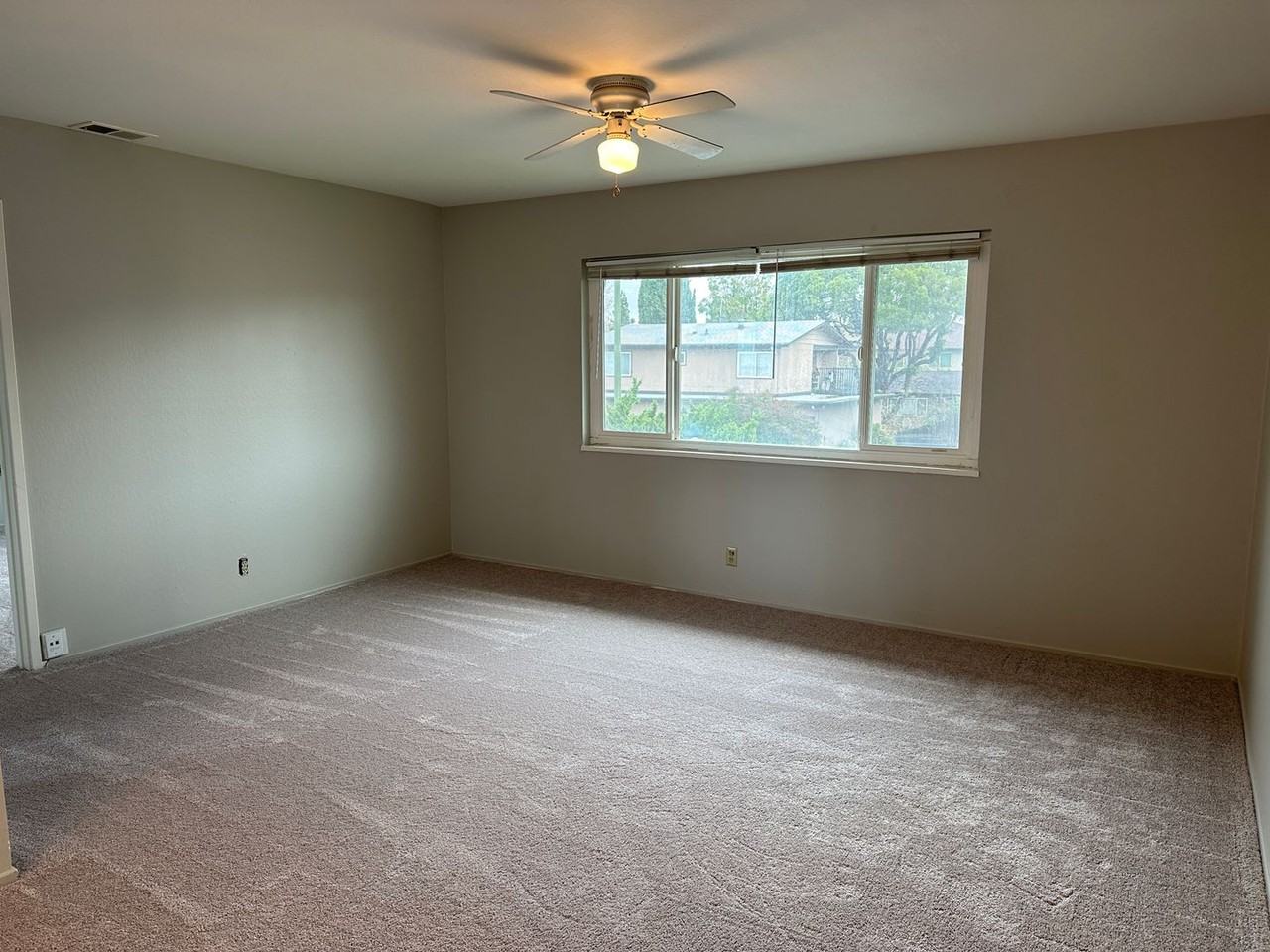 723 Concord Ave - Photo 2 of 6