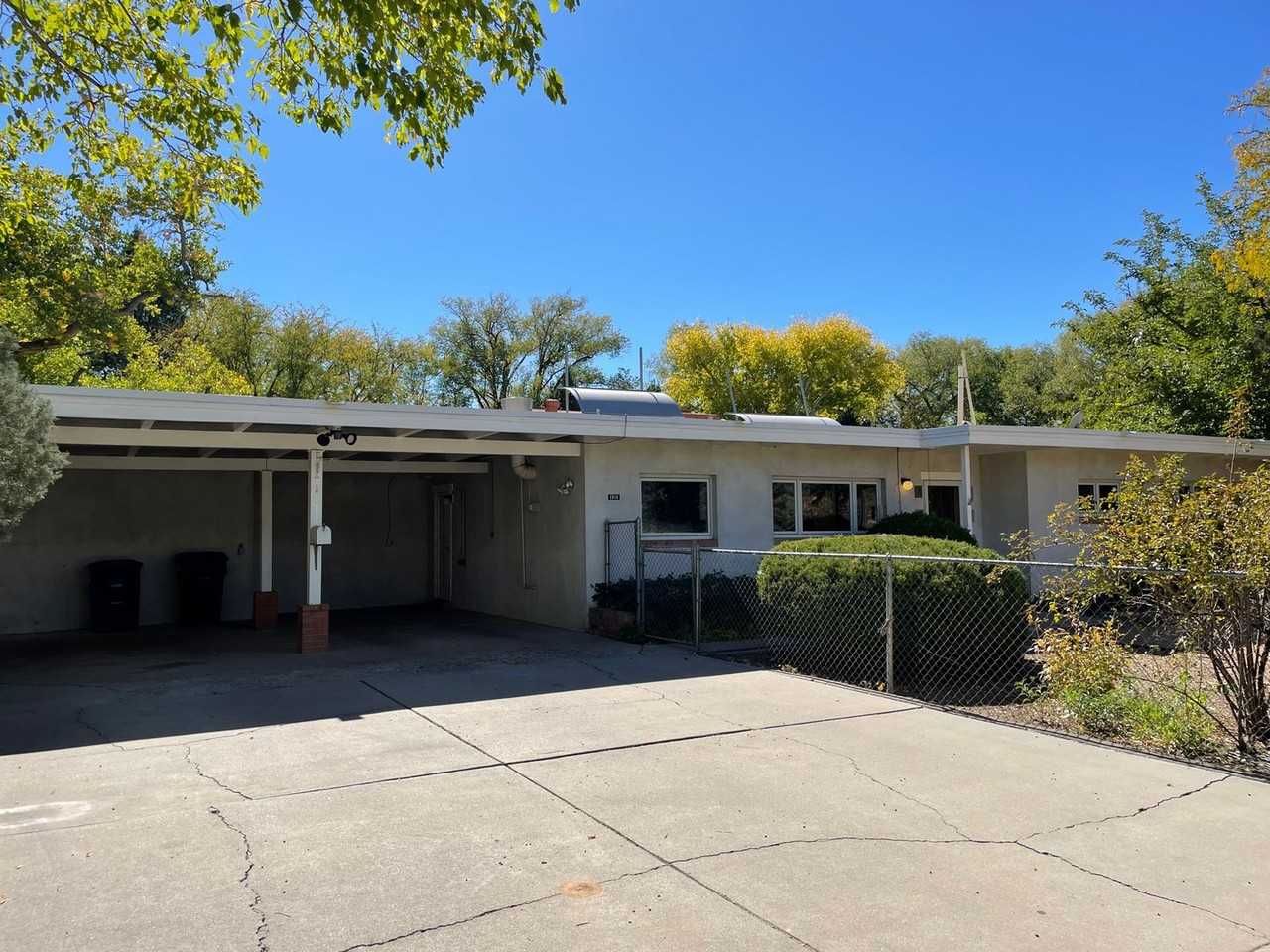 1010 Los Arboles Ave Nw - Photo 3 of 14