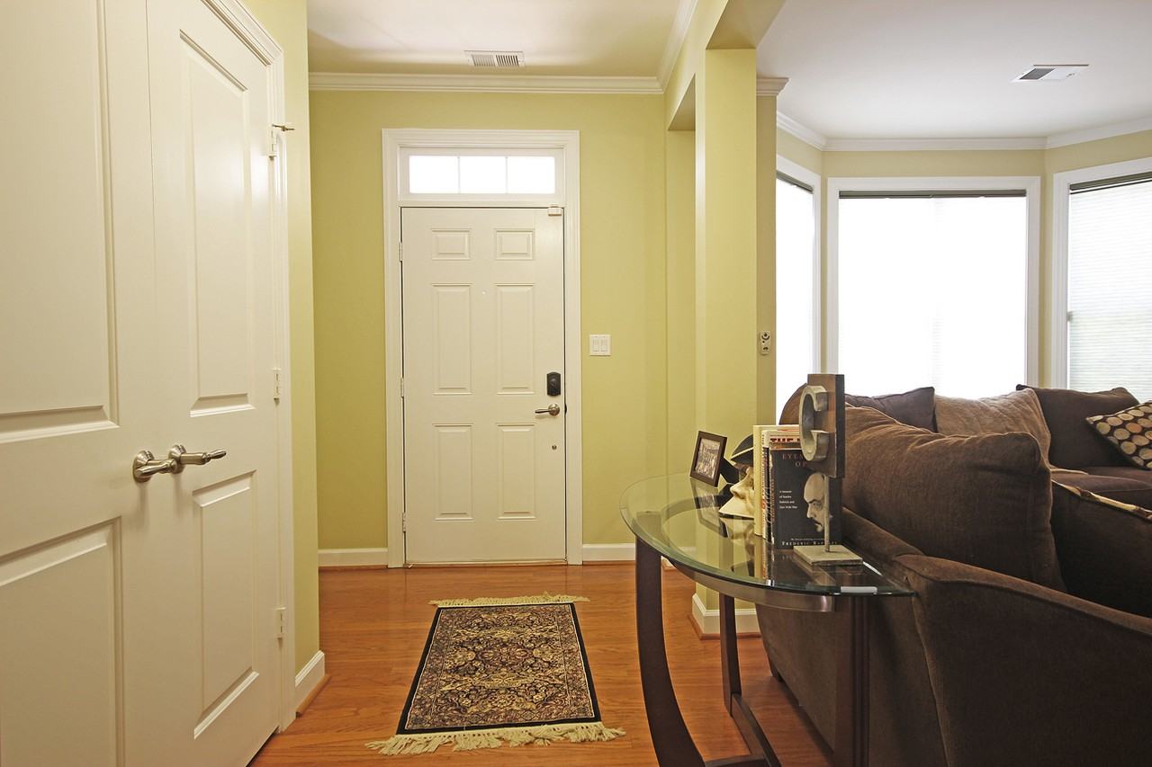 105 Green St - Photo 3 of 23