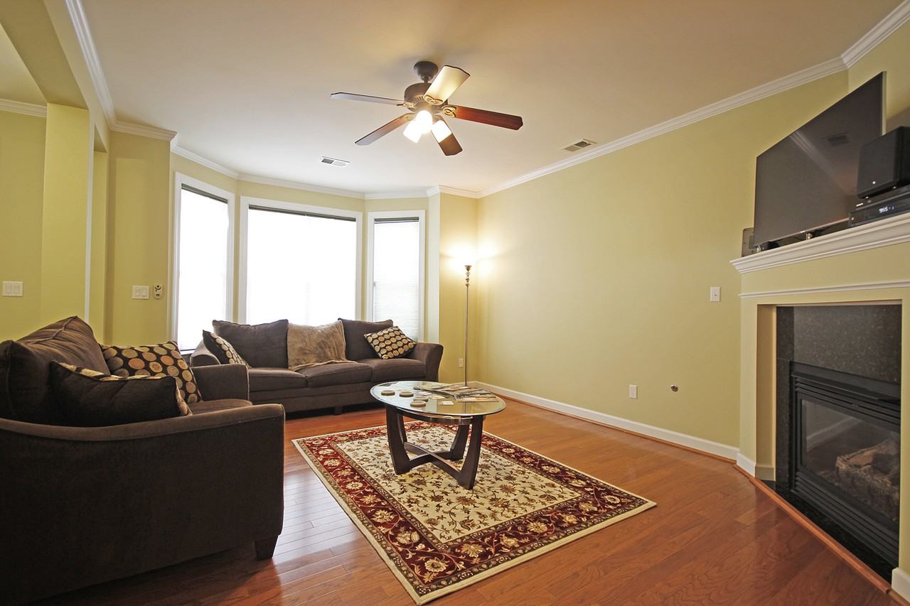 105 Green St - Photo 4 of 23