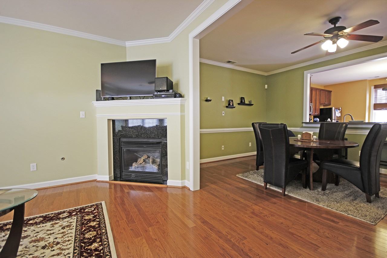 105 Green St - Photo 5 of 23