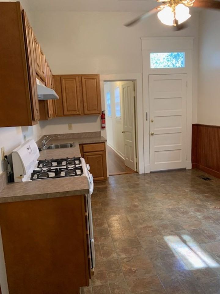 1218 Joseph St Lowr - Photo 6 of 12