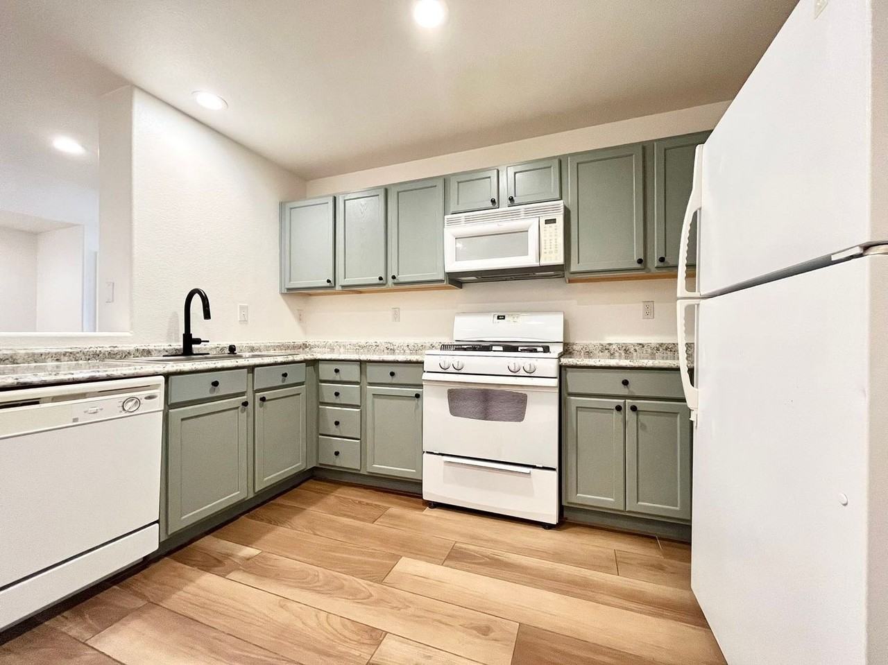 9291 Hollander Ave - Photo 2 of 19