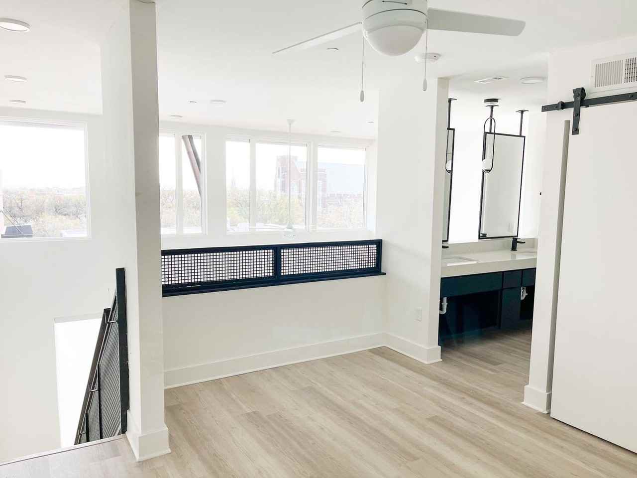 211 W 10th St - Photo 4 of 13