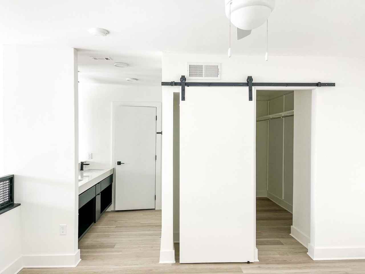 211 W 10th St - Photo 6 of 13