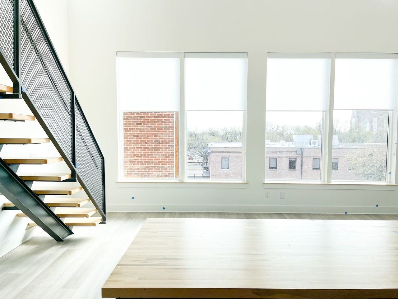 211 W 10th St - Photo 7 of 13