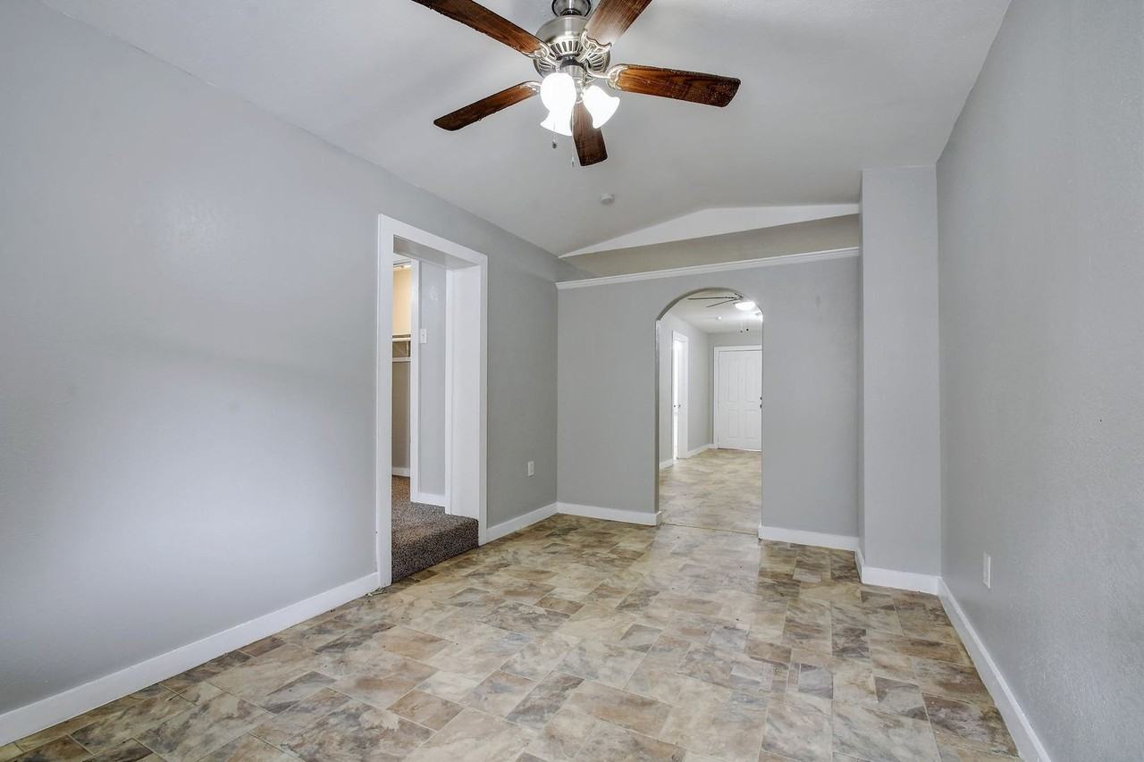 1117 Guadalupe St #B - Photo 6 of 15