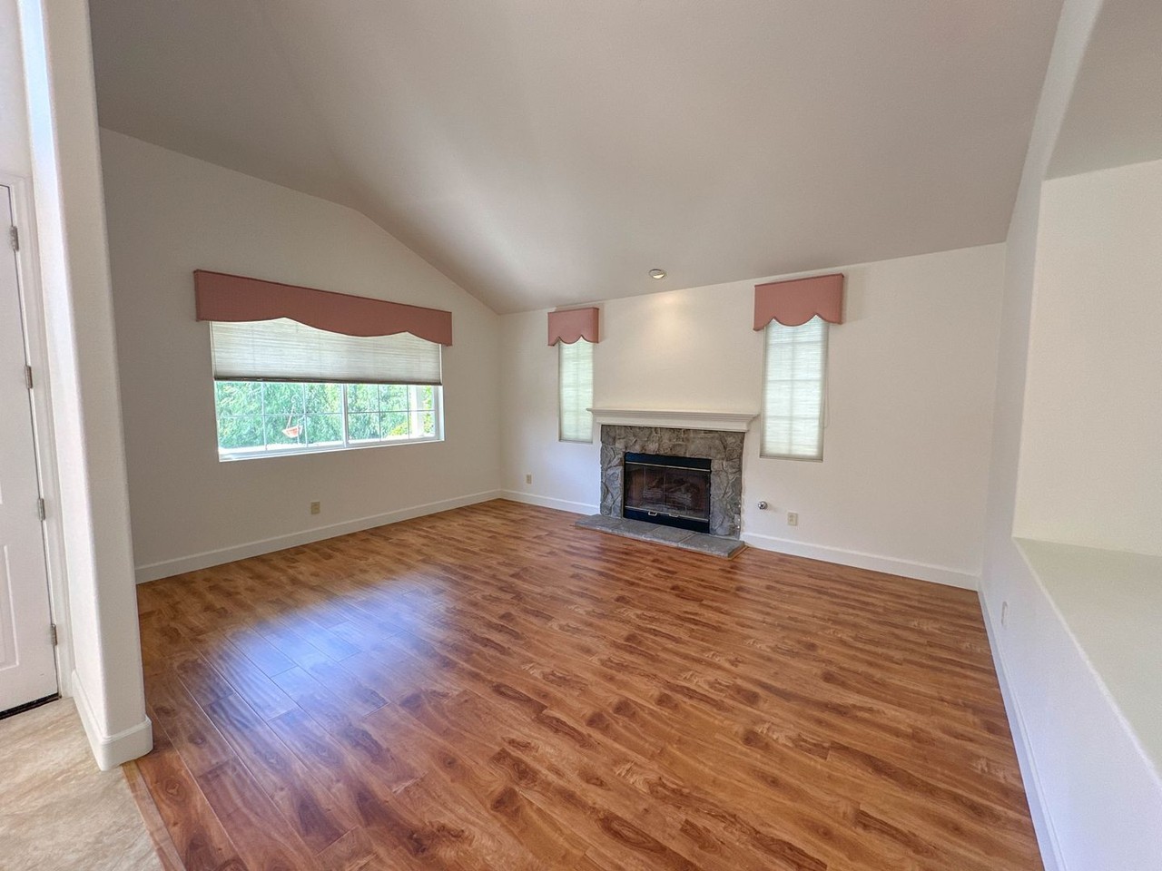24577 Lola Ln - Photo 4 of 37