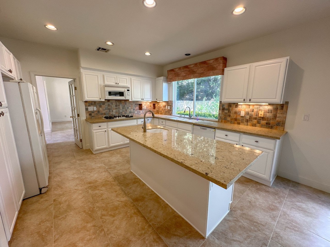24577 Lola Ln - Photo 7 of 37