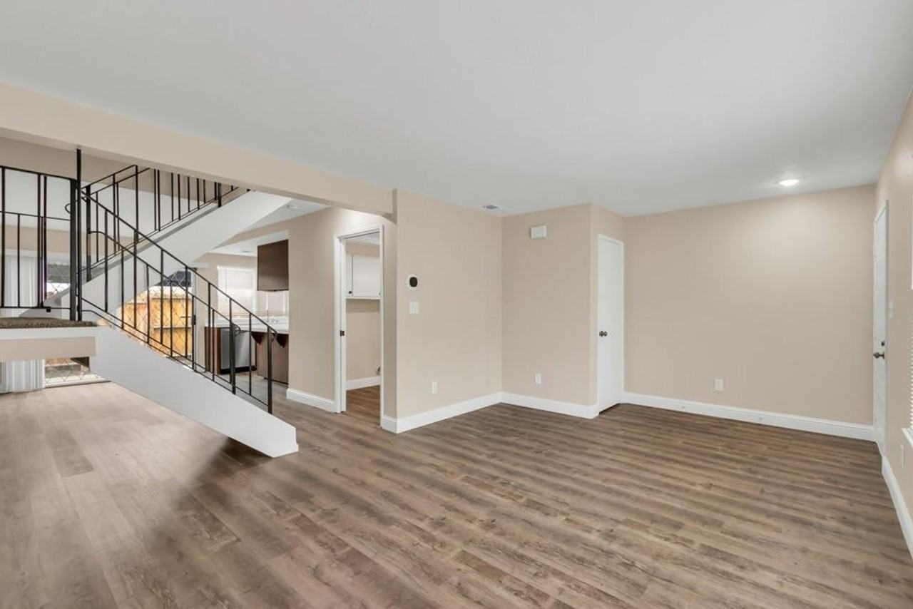 4082 Weymouth Ln - Photo 2 of 26
