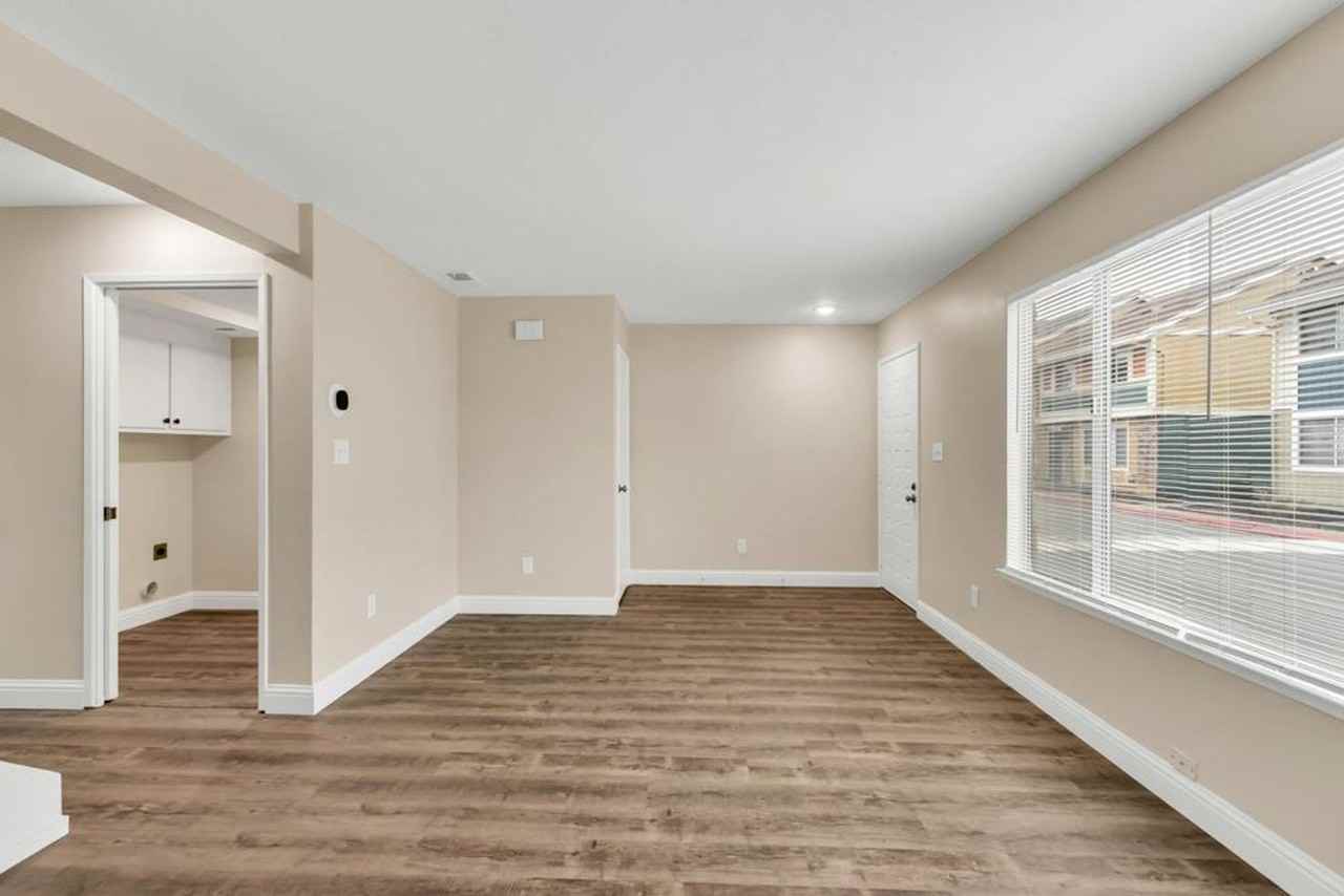 4082 Weymouth Ln - Photo 4 of 26