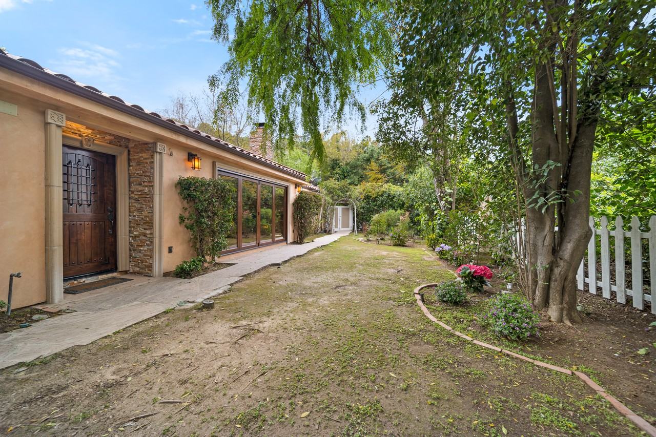 3370 Camino De La Cumbre #NA - Photo 3 of 30