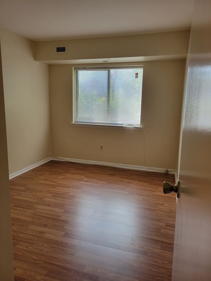 50103 Delaire Landing Rd - Photo 2 of 12