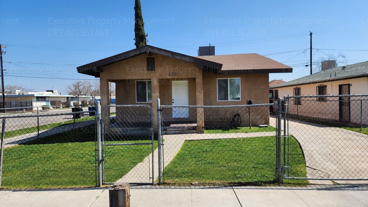 830 M St - Photo 2 of 30