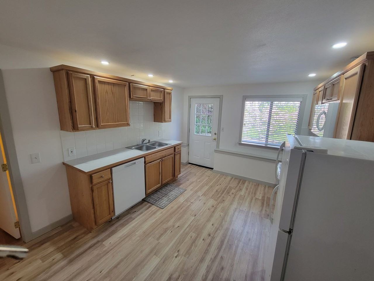 2165 Ponderosa Dr Se - Photo 3 of 11