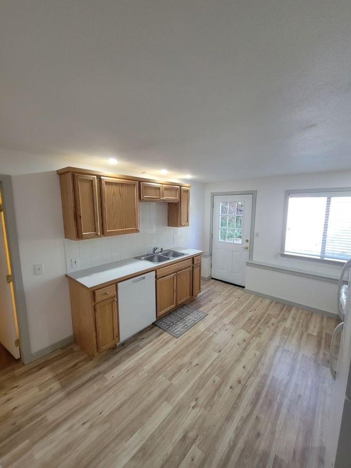 2165 Ponderosa Dr Se - Photo 4 of 11