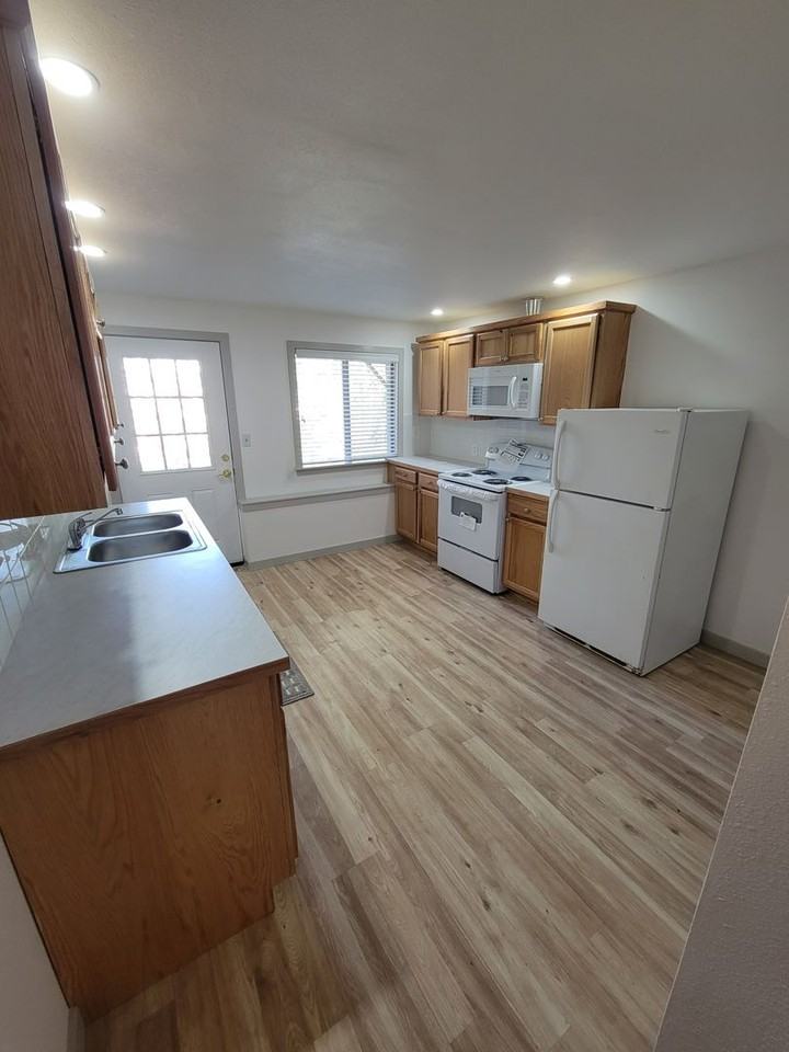 2165 Ponderosa Dr Se - Photo 5 of 11