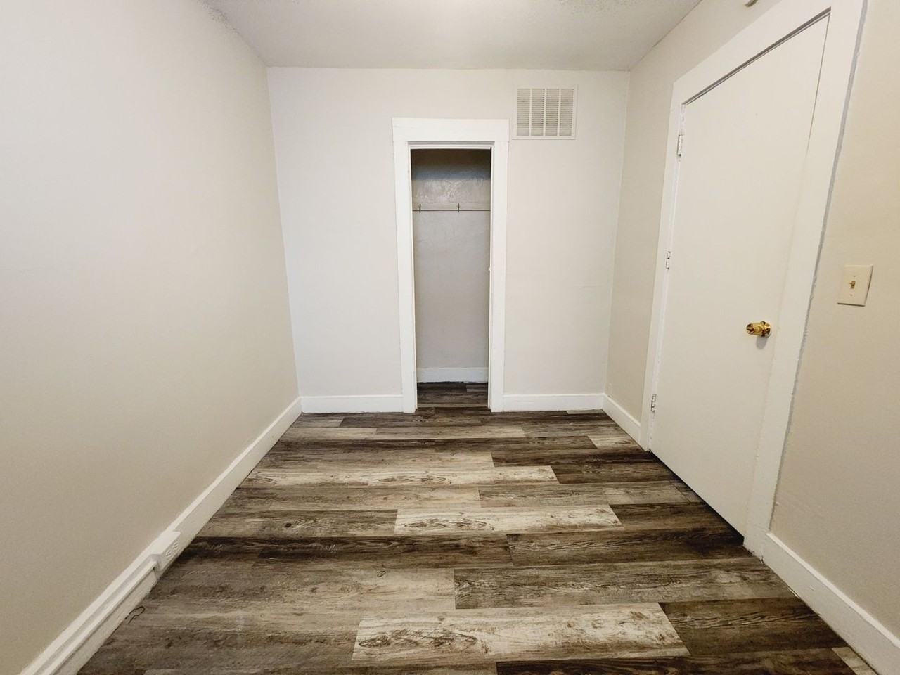345 Alexander St. - Photo 5 of 7