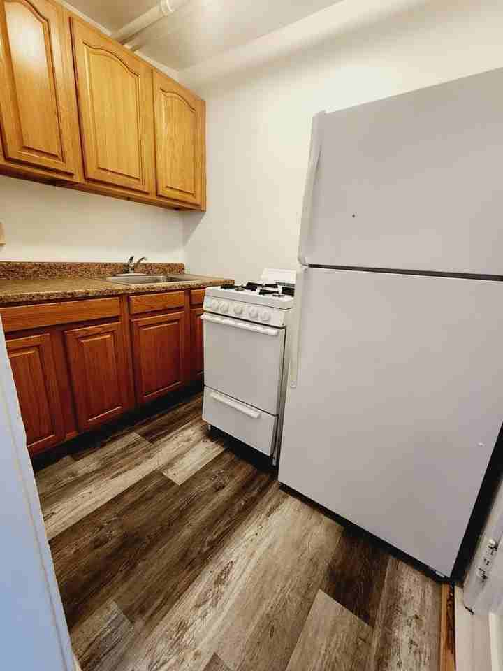 345 Alexander St. - Photo 6 of 7