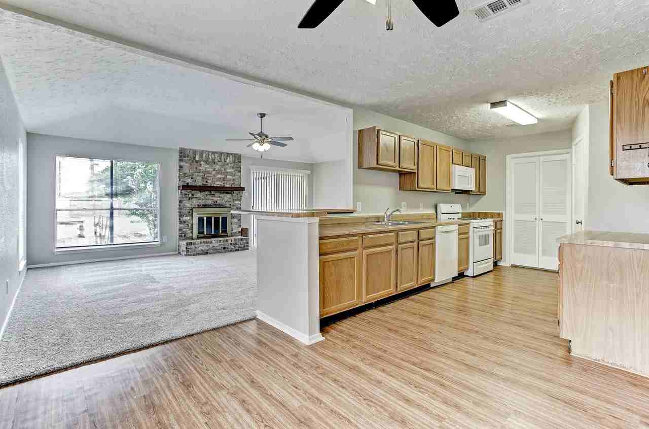 19939 Edensborough Dr - Photo 3 of 38