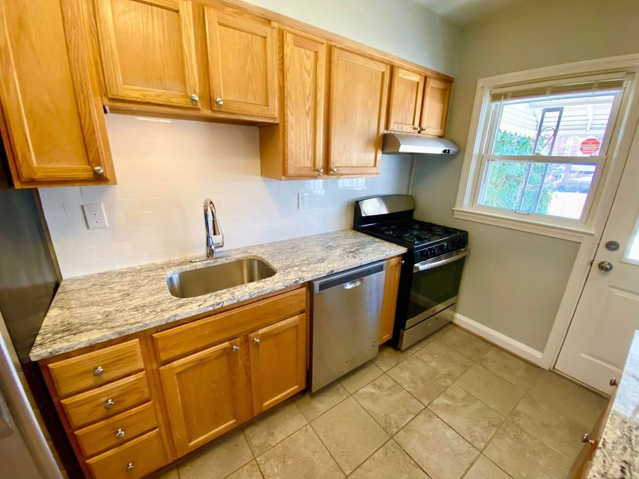 5822 Leith Walk - Photo 6 of 23