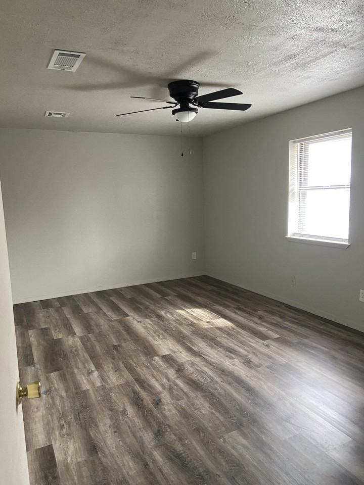 1815 Olive St #NA - Photo 3 of 7