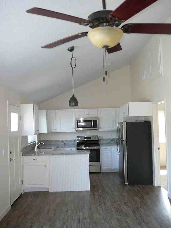 960 5th St - Photo 2 of 7