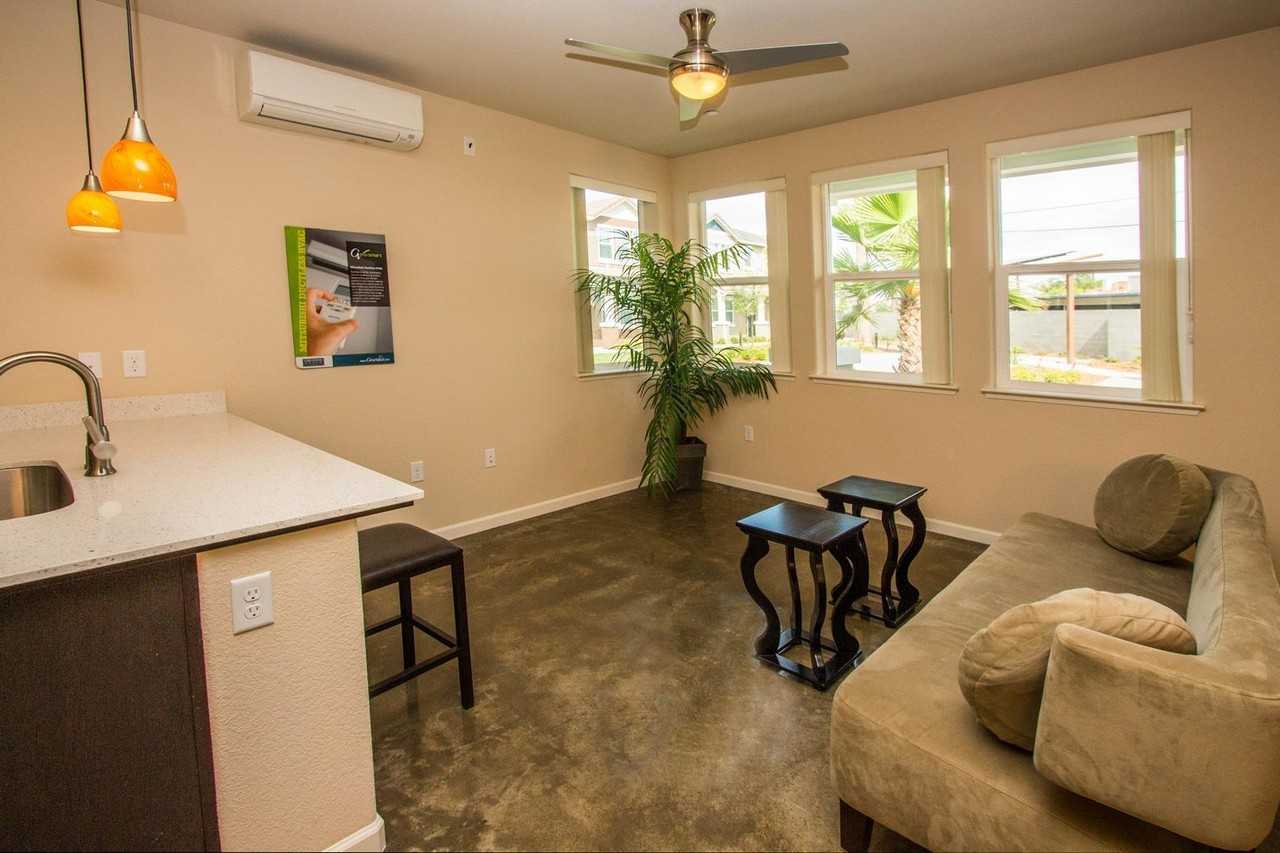 0037cp - Photo 6 of 10