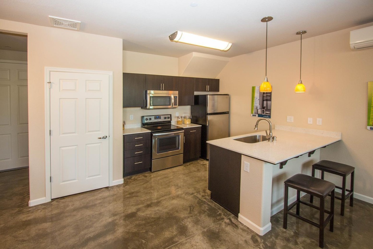 0037cp - Photo 7 of 10