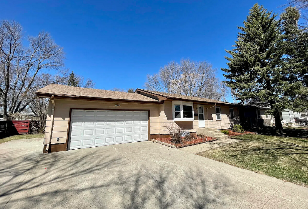 1326 Mel Ros Dr - Photo 2 of 18