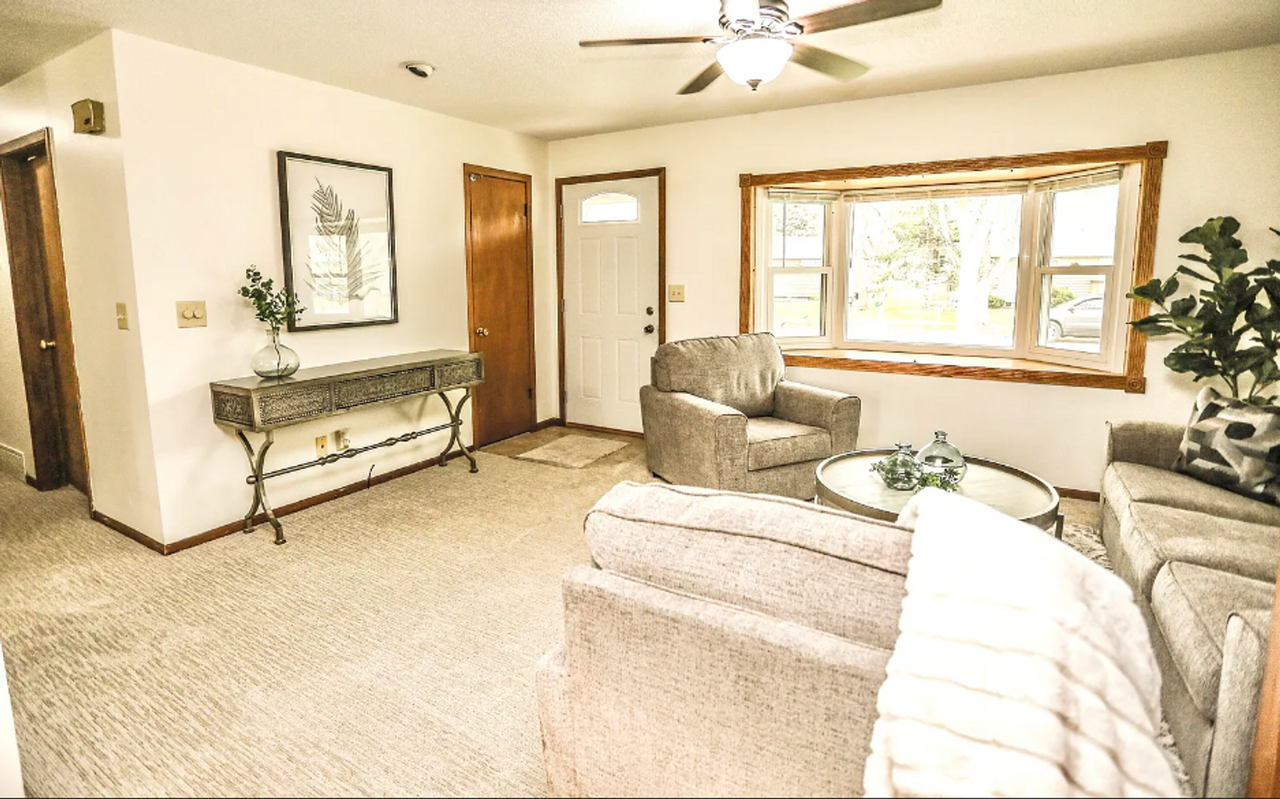 1326 Mel Ros Dr - Photo 3 of 18