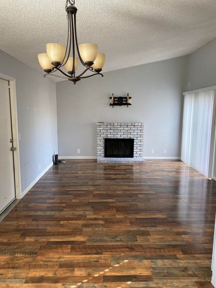 1014 Prairie Dr - Photo 4 of 21