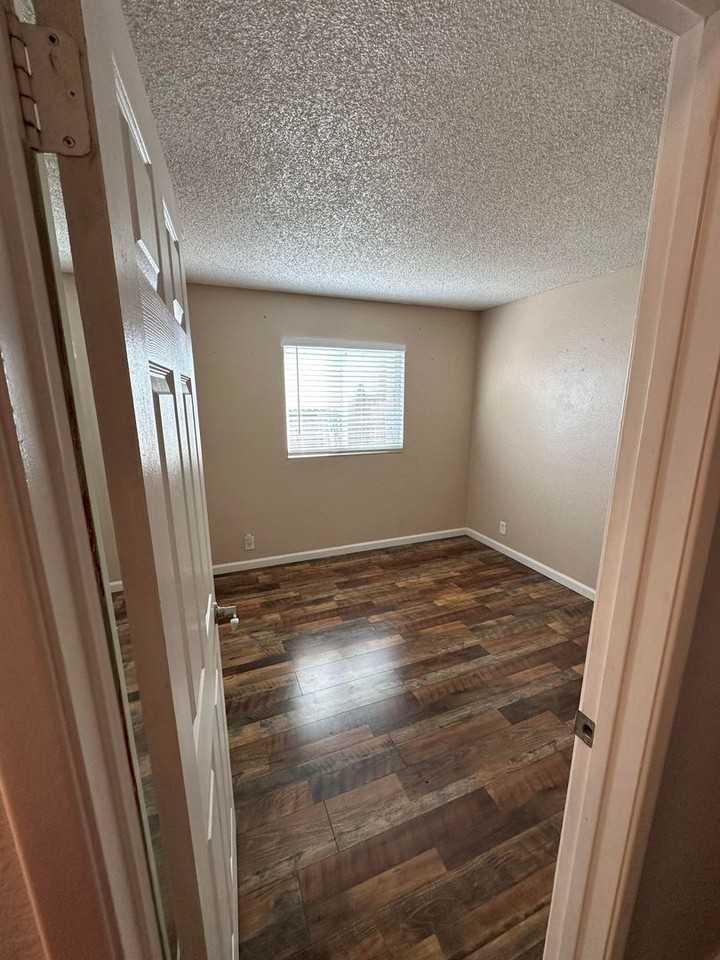 1014 Prairie Dr - Photo 7 of 21