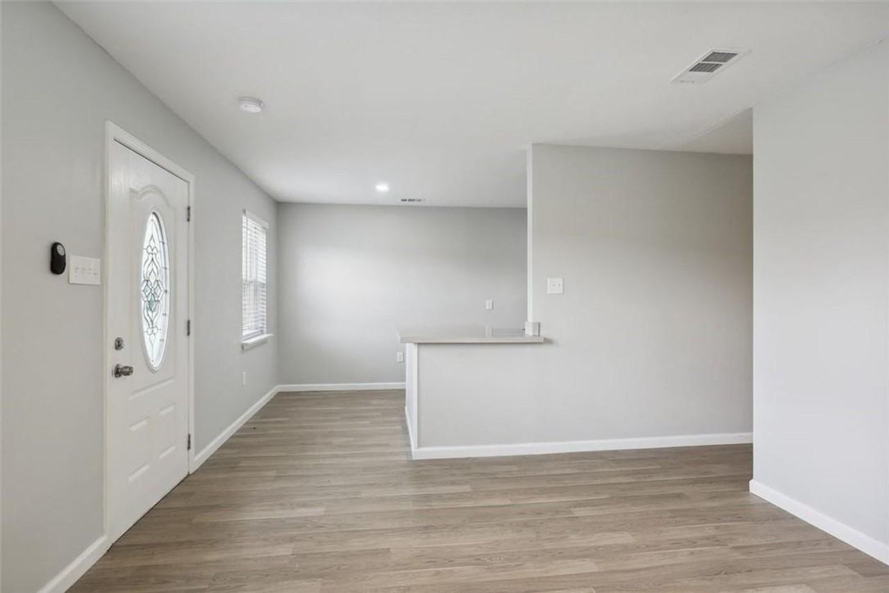 7825 Heather St - Photo 3 of 15