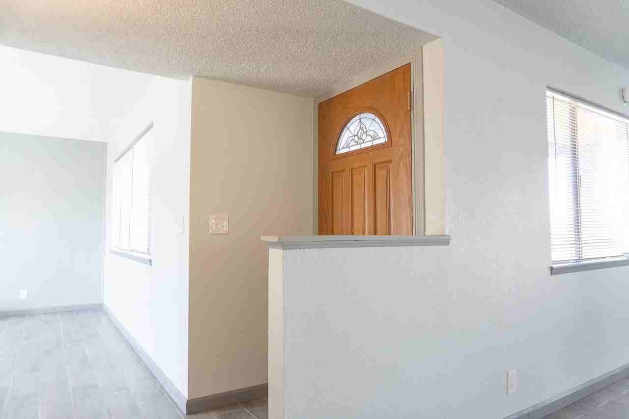 1421 S Yorktown St - Photo 3 of 25
