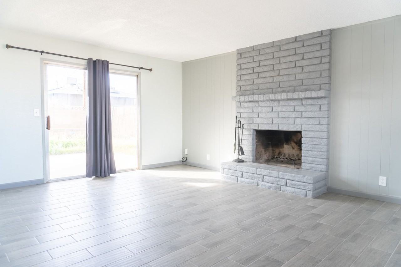 1421 S Yorktown St - Photo 4 of 25