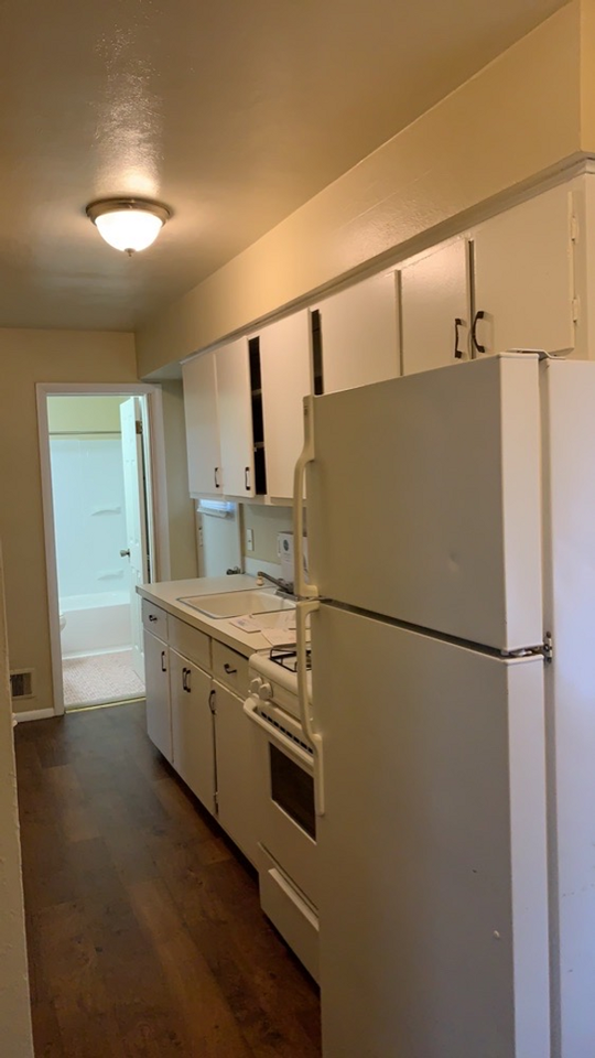 379 S Detroit - Photo 2 of 5