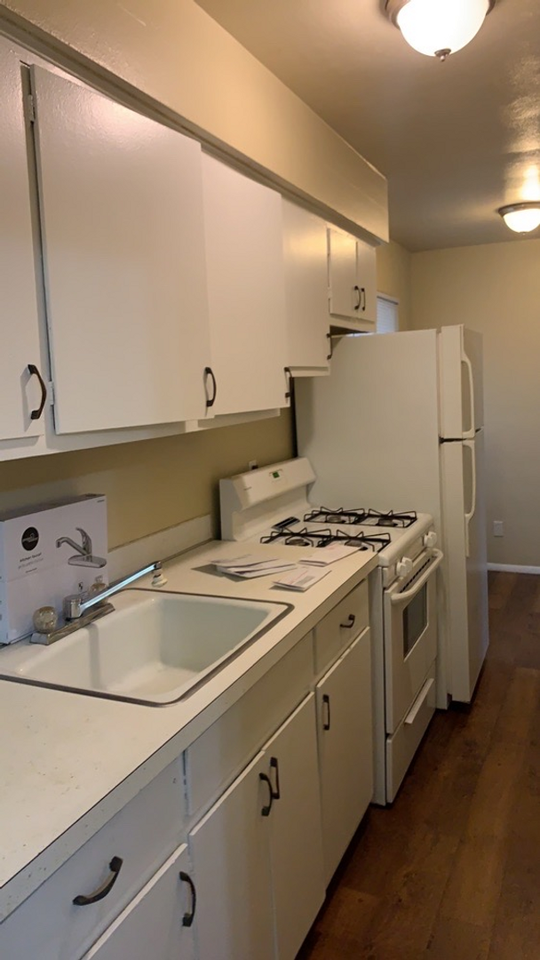 379 S Detroit - Photo 3 of 5