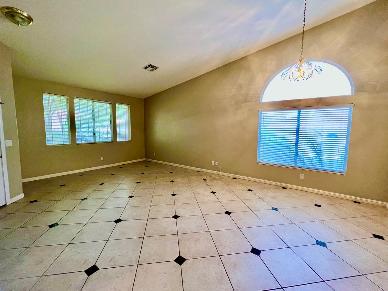 1158 Mirage Lake St - Photo 3 of 17