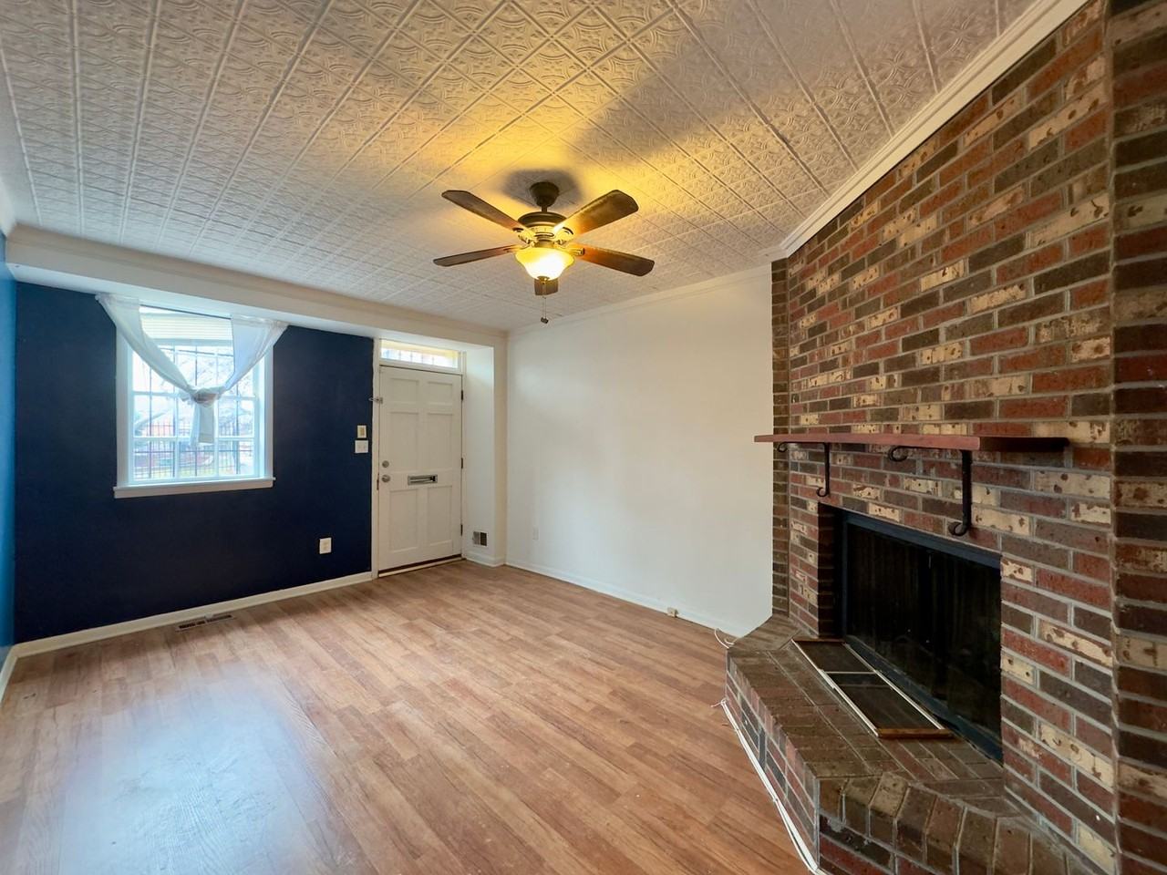 678 Melvin Dr - Photo 3 of 23