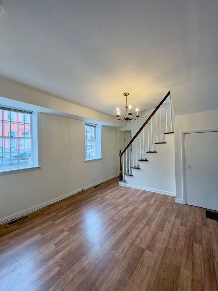 678 Melvin Dr - Photo 4 of 23