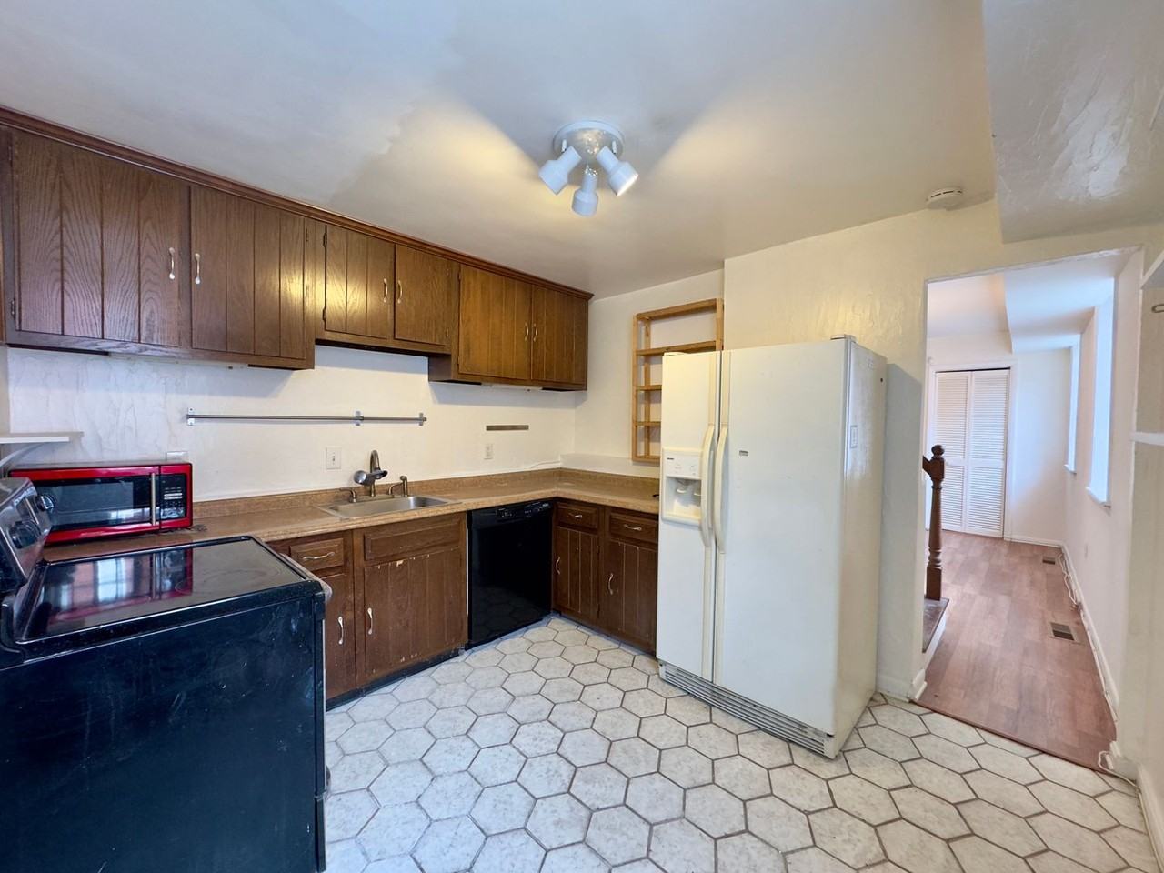 678 Melvin Dr - Photo 5 of 23