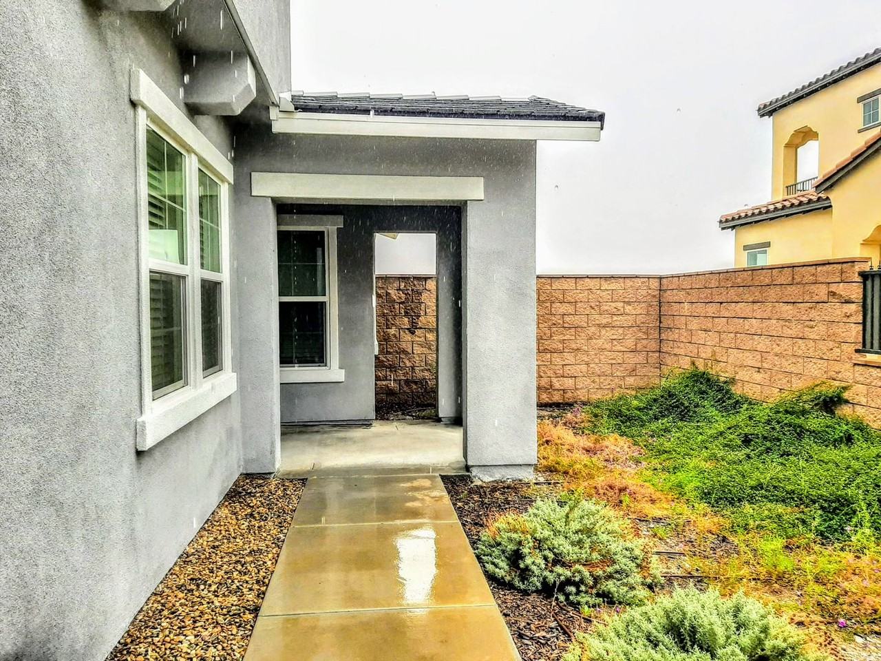 12421 Alamo Dr - Photo 3 of 36