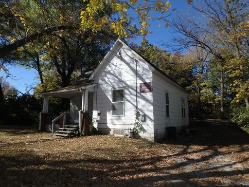 1109 N College Ave - Photo 3 of 20